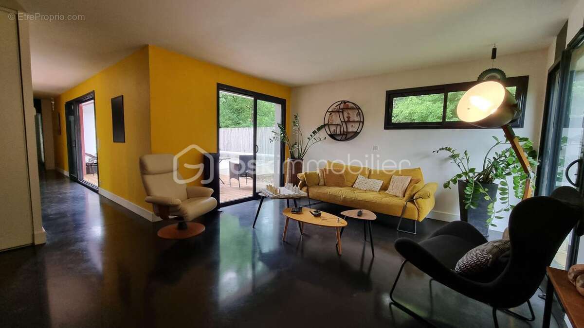 Maison à BUSSAC-SUR-CHARENTE