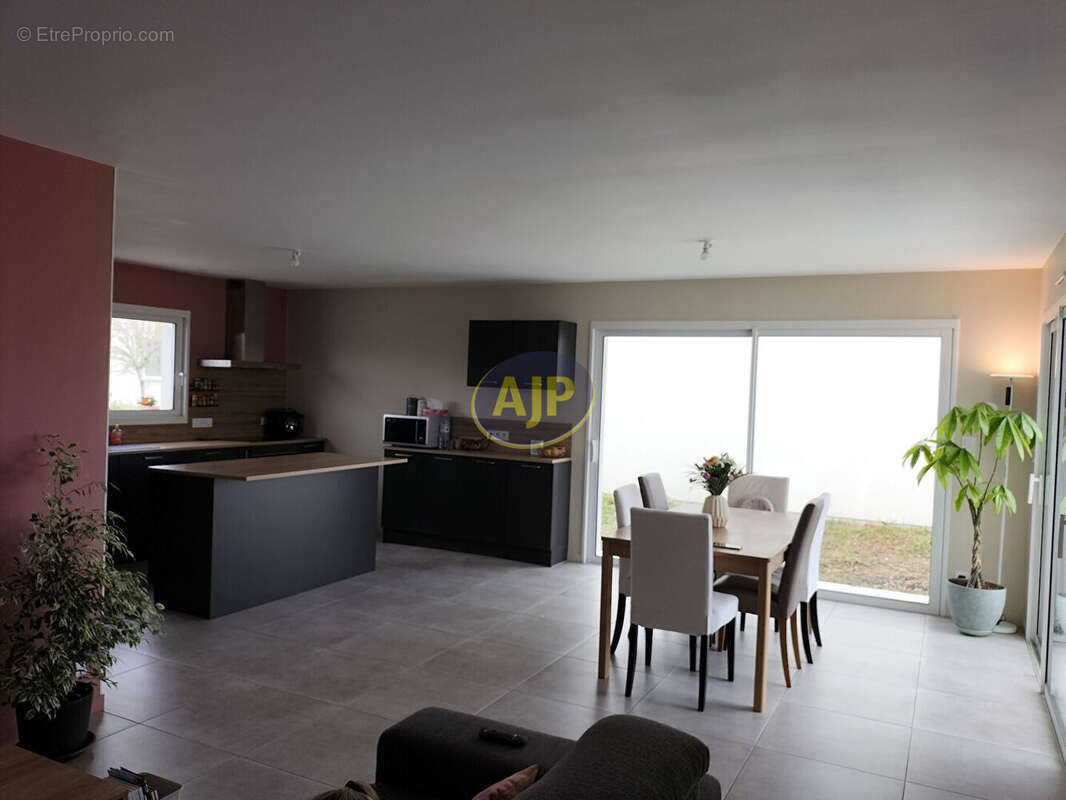 Maison à BEAUGEAY