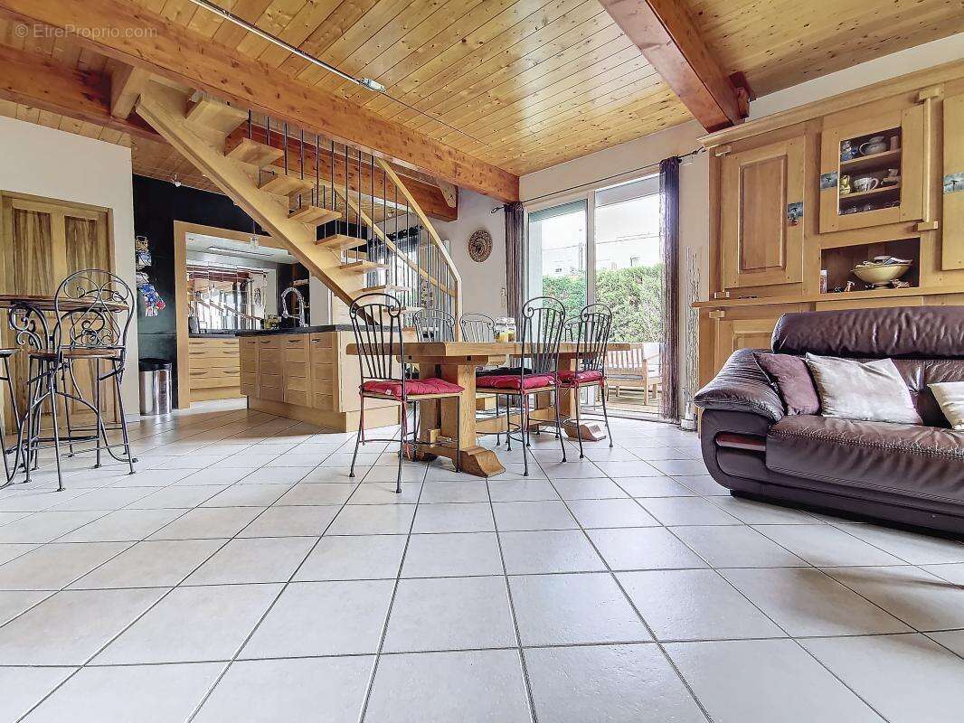 Maison - 5 chambres - Cave - Garage - Buanderie - Terrasse - Jardin - Proche commodités - photo 14