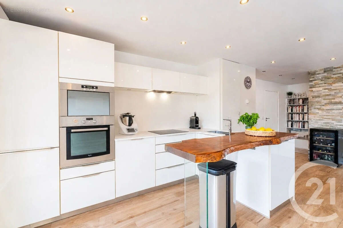 Appartement à EZE