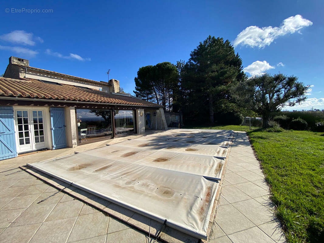 Maison type mas provençal, piscine, terrain 3300 m² - photo 13