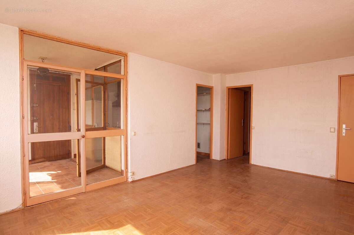 Appartement t3 - secteur des "essarts" - photo 3