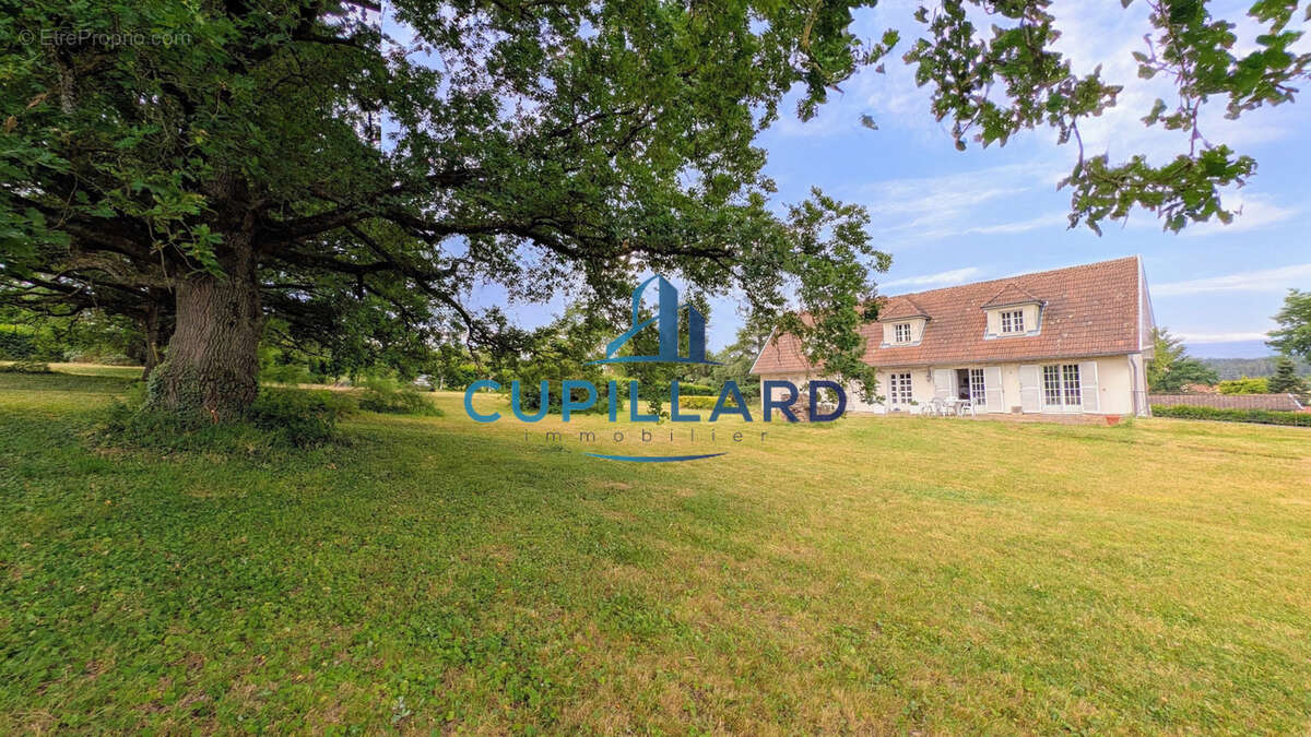 Maison à COMMELLE-VERNAY