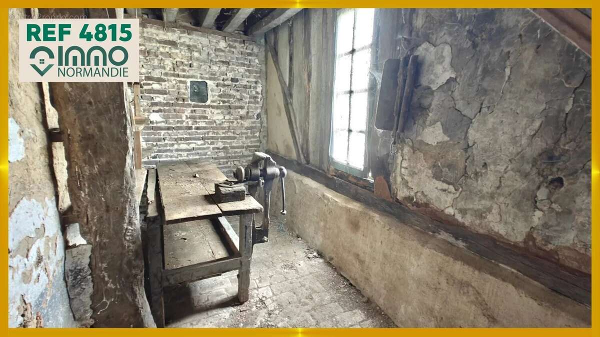 Maison à SAINT-CYR-DE-SALERNE