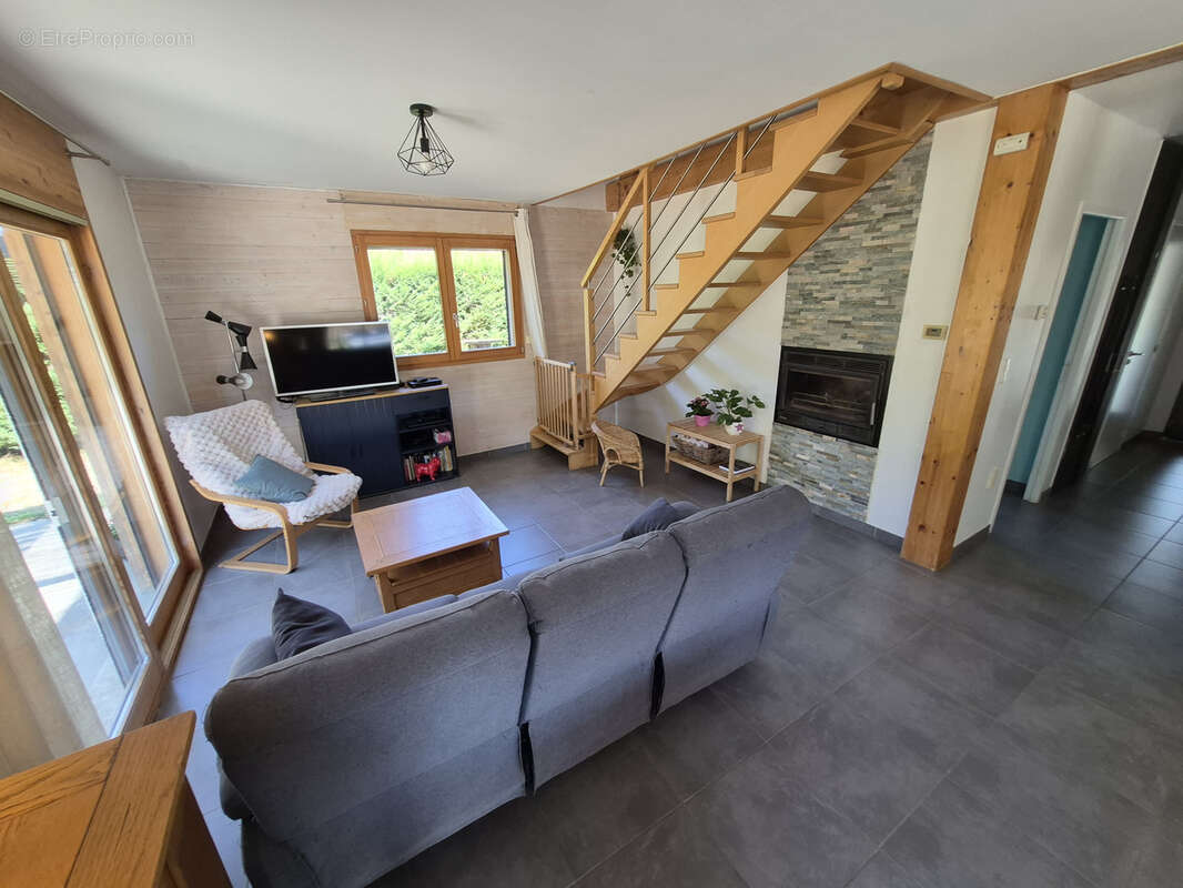 Maison individuelle de 2011 de type ossature bois de 141 m2 édifiée sur un terrain de 2292 m2 - photo 8