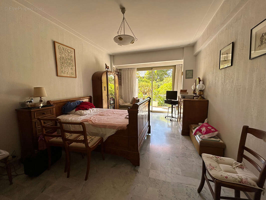 Appartement à SAINT-LAURENT-DU-VAR