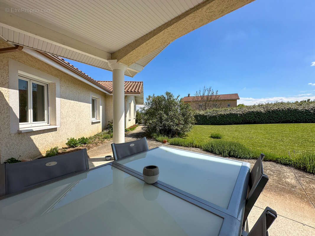 Maison à MACLAS