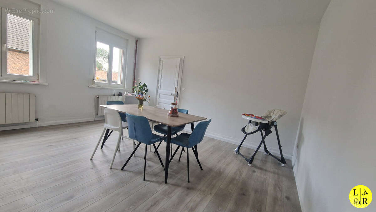 Maison à CROISILLES