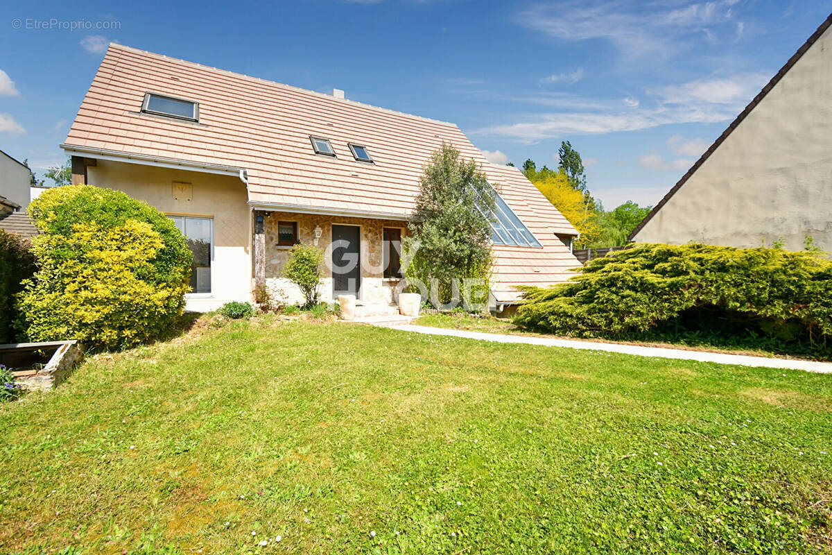 Maison à CHATRES