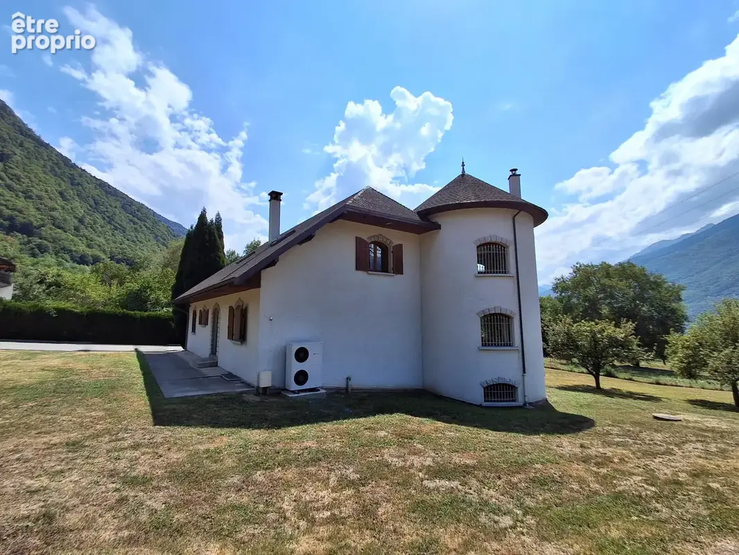 ST MARTIN /LA CHAMBRE : Belle maison d'architecte 201 m2 habitable sur 3750 m2 de terrain paysagé - photo 3