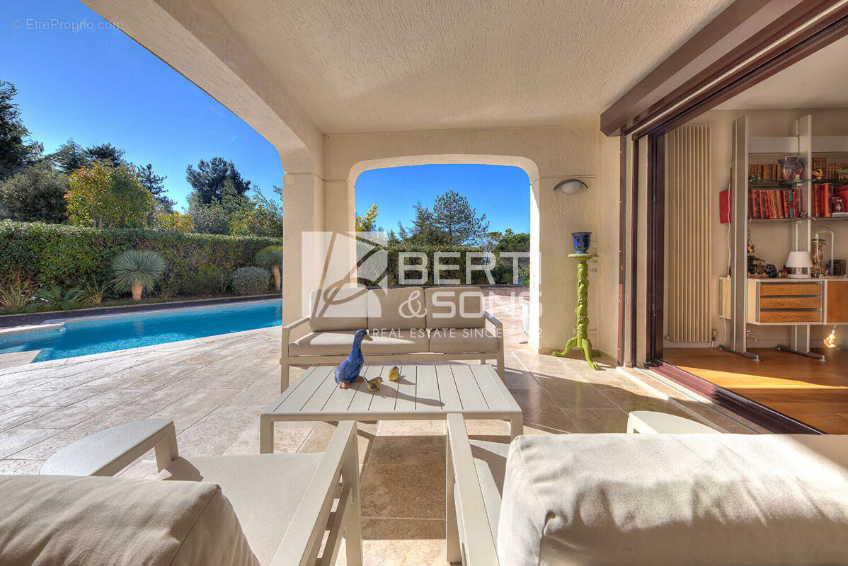 Appartement à MANDELIEU-LA-NAPOULE