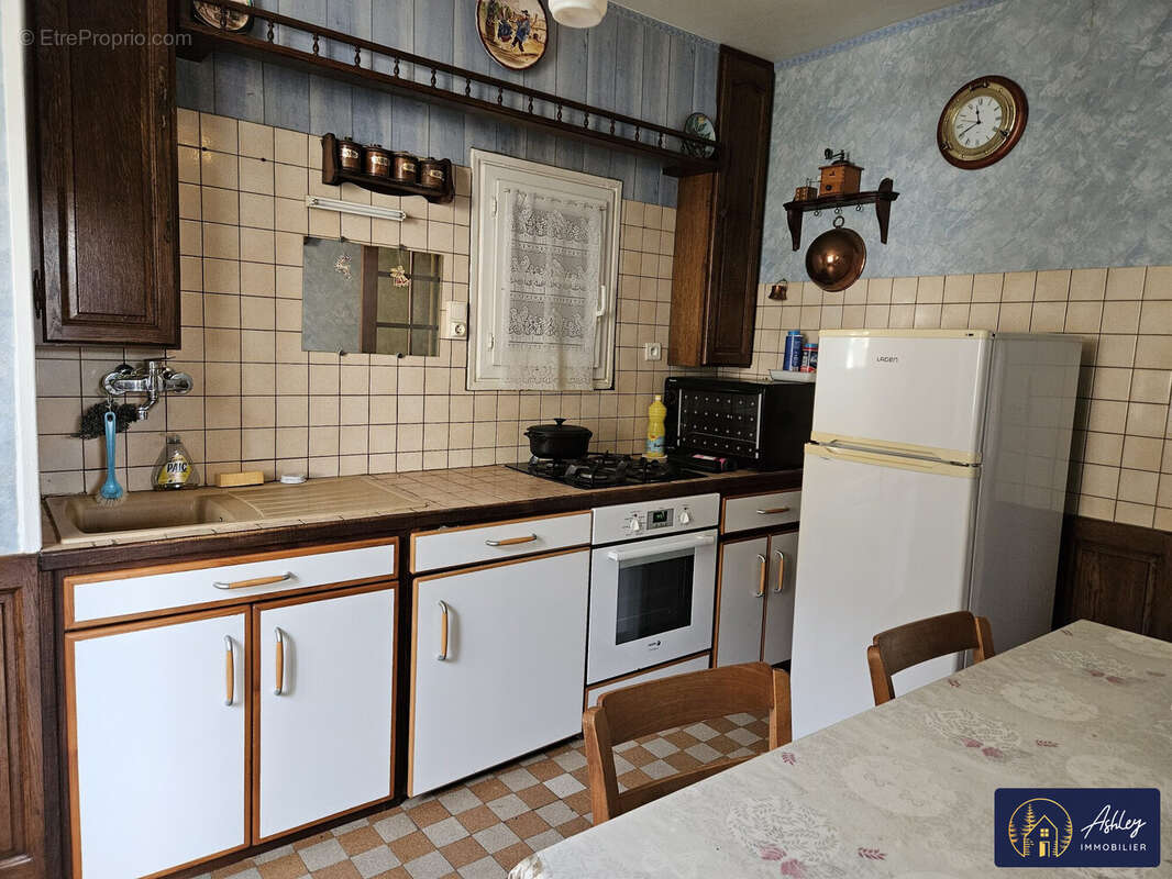 Maison 4 pièces CHAMPS-SUR-TARENTAINE (Cantal) - Maison à CHAMPS-SUR-TARENTAINE-MARCHAL