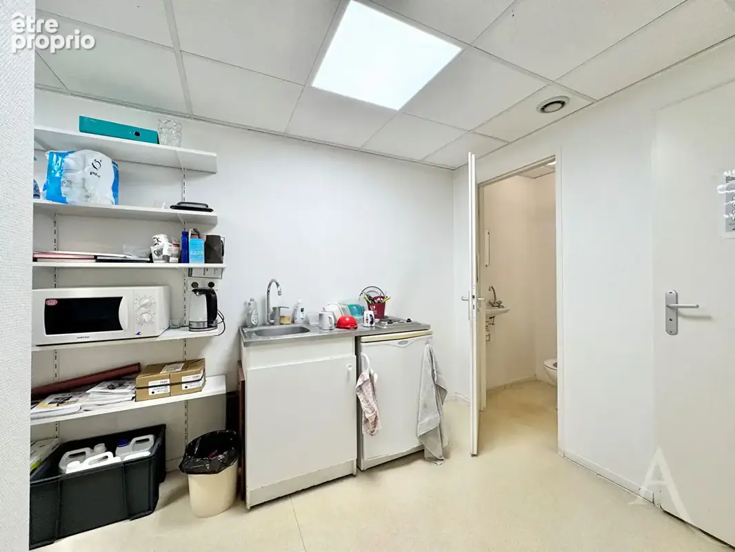 Local commercial déjà loué (rentabilité de 11%) avec annexes + caves - photo 11