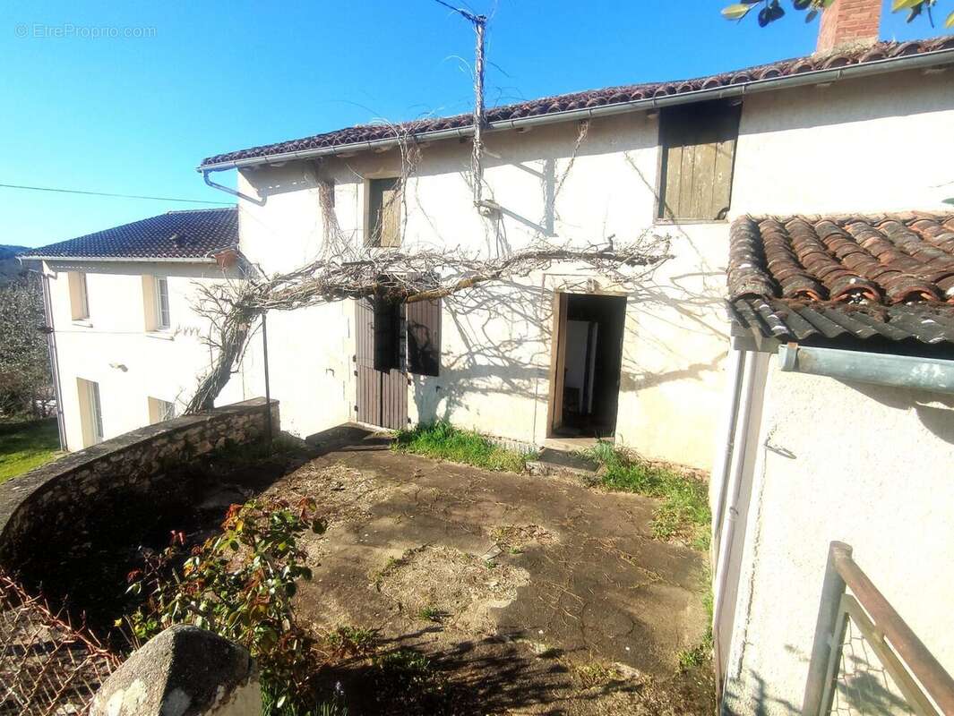 Maison 136 m² à Saint-Front-La-Riviere  - photo 2