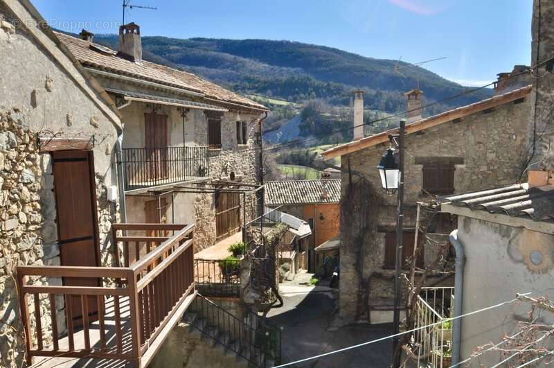 Dpt Alpes de Haute Provence (04), à vendre Proche ANNOT Maison de village en pierres 3 pièces, 60m², Cave et Terrasse - photo 4