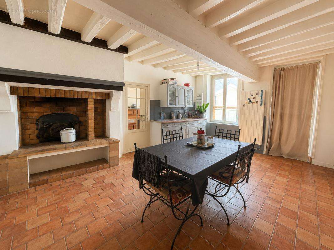 Maison à POILLY-SUR-THOLON