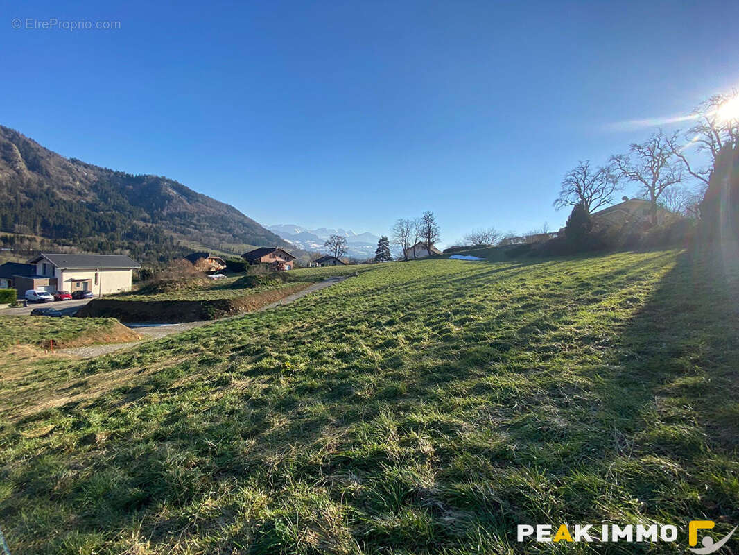 FILLINGES - Terrain constructible de 797 m2 - photo 5