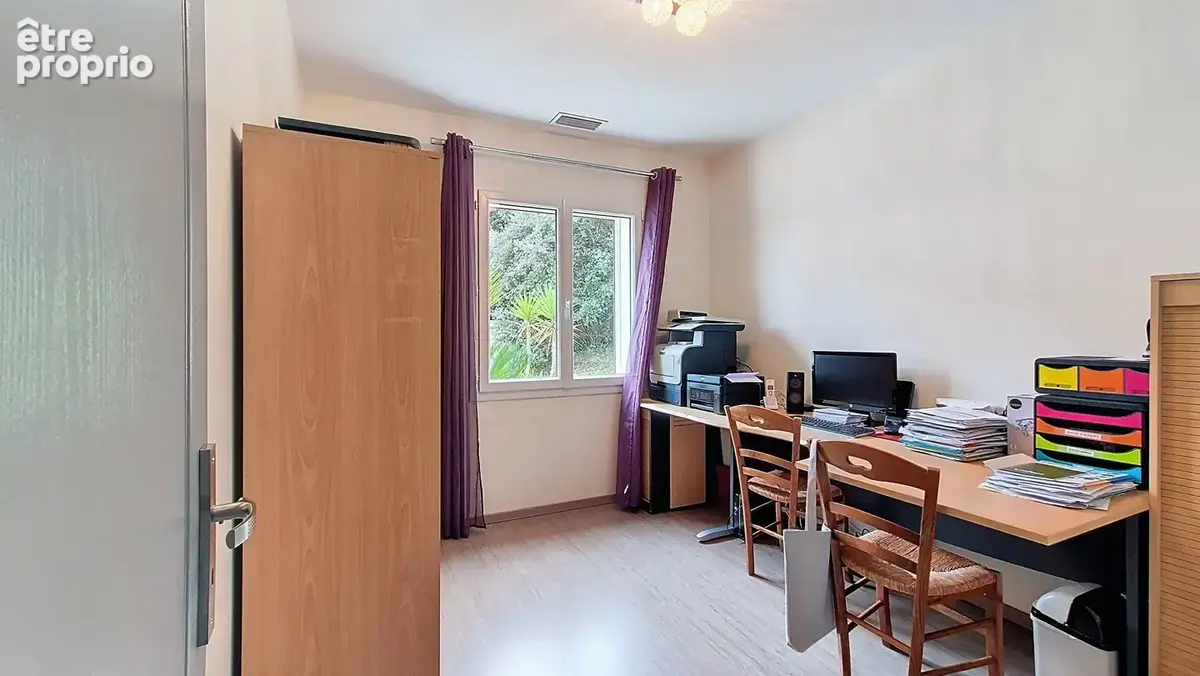 À vendre   Villa de plain-pied avec appartement T2  piscine et grand sous-sol   Saint-Sériès (34400, - photo 8