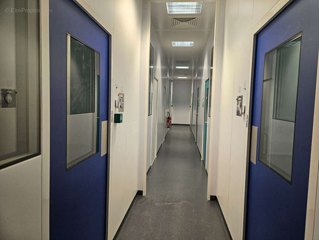 A vendre - local d'activités  - 1 200 m² sur un terrain de 4 413 m²  - emplacement stratégique - photo 15