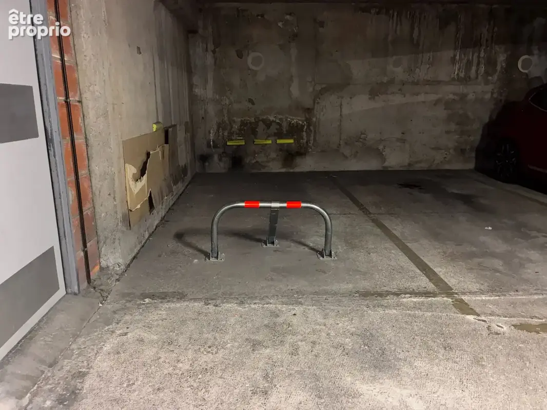 Parking à PARIS-18E