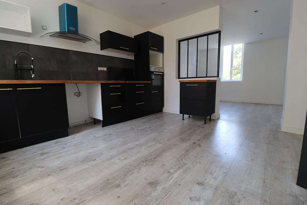 Maison Neris Les Bains 8 pièce(s) 108 m2 - photo 7