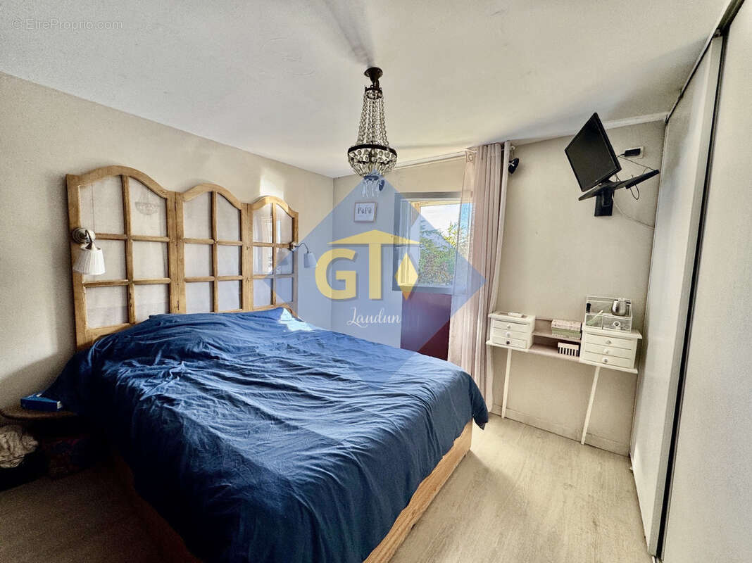 Maison à LAUDUN-L'ARDOISE