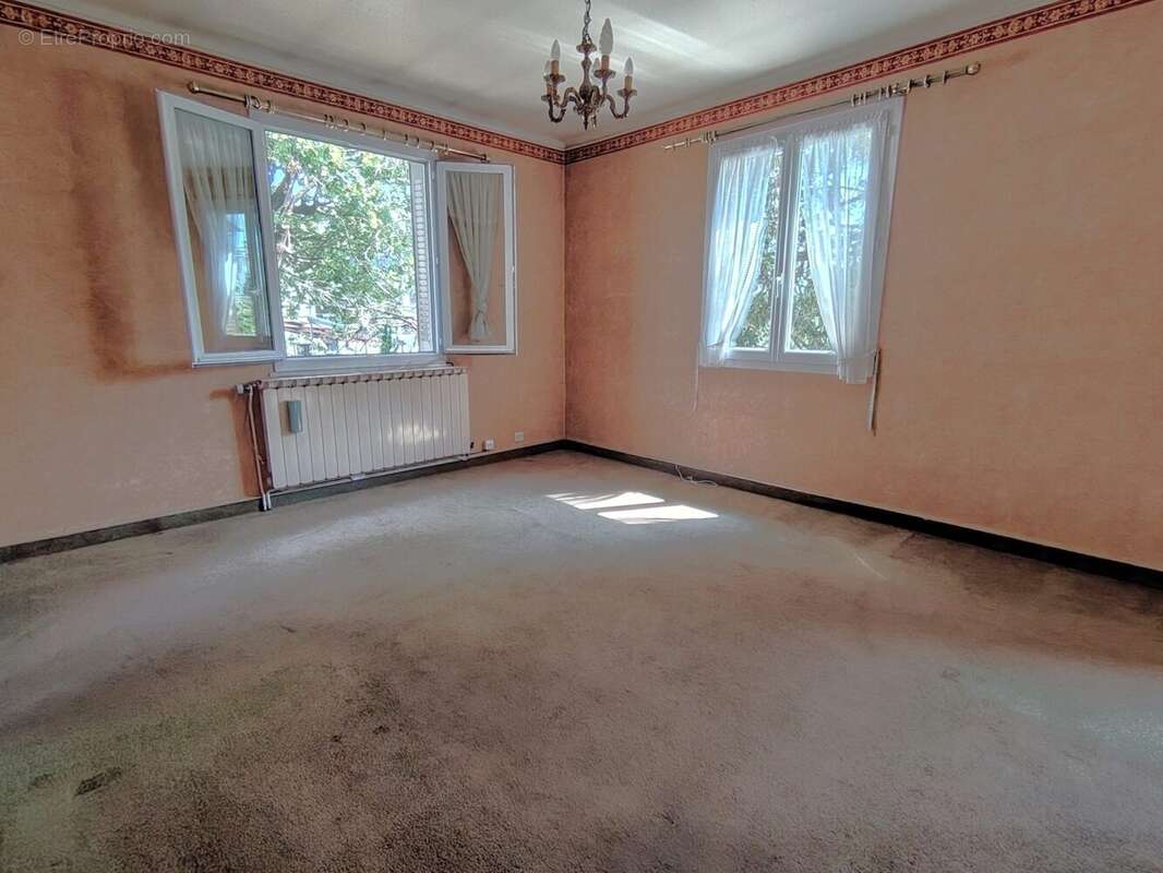 Maison 155 m² à Le Pont-De-Claix  - photo 3