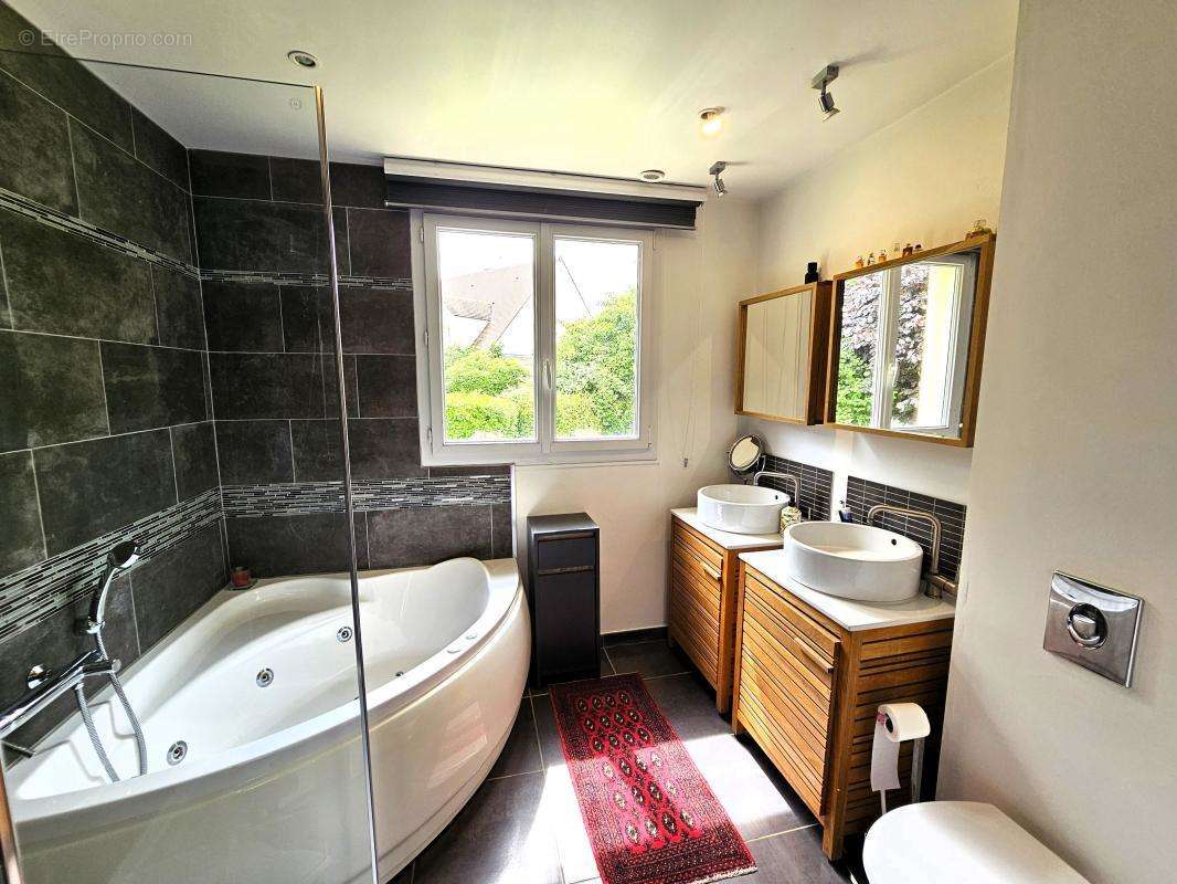 Maison à SAINT-NOM-LA-BRETECHE