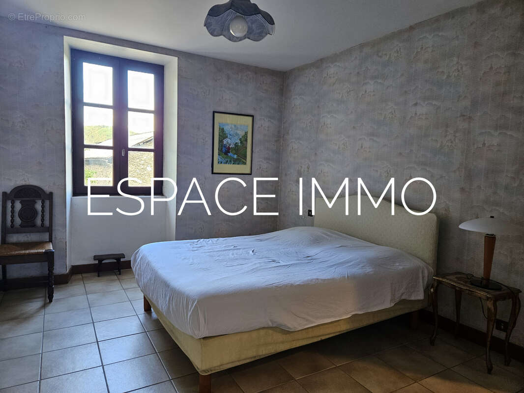 Maison à LIVINHAC-LE-HAUT