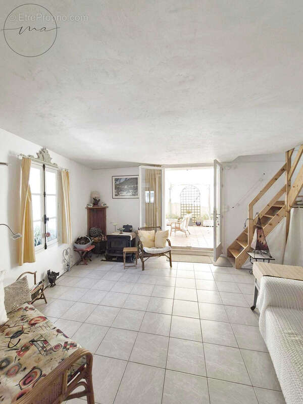 Saint-Geniès-de-Fontedit   Maison lumineuse avec grande terrasse, garage et 4 chambres - photo 3
