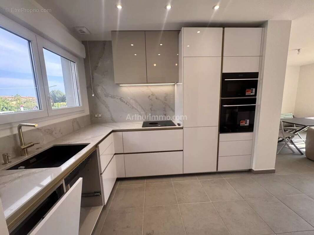 Maison à SAINT-LAURENT-DU-VAR