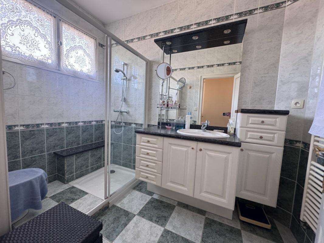 Maison à vendre 4 pièces SAINT CYR SUR LOIRE (37) - photo 13