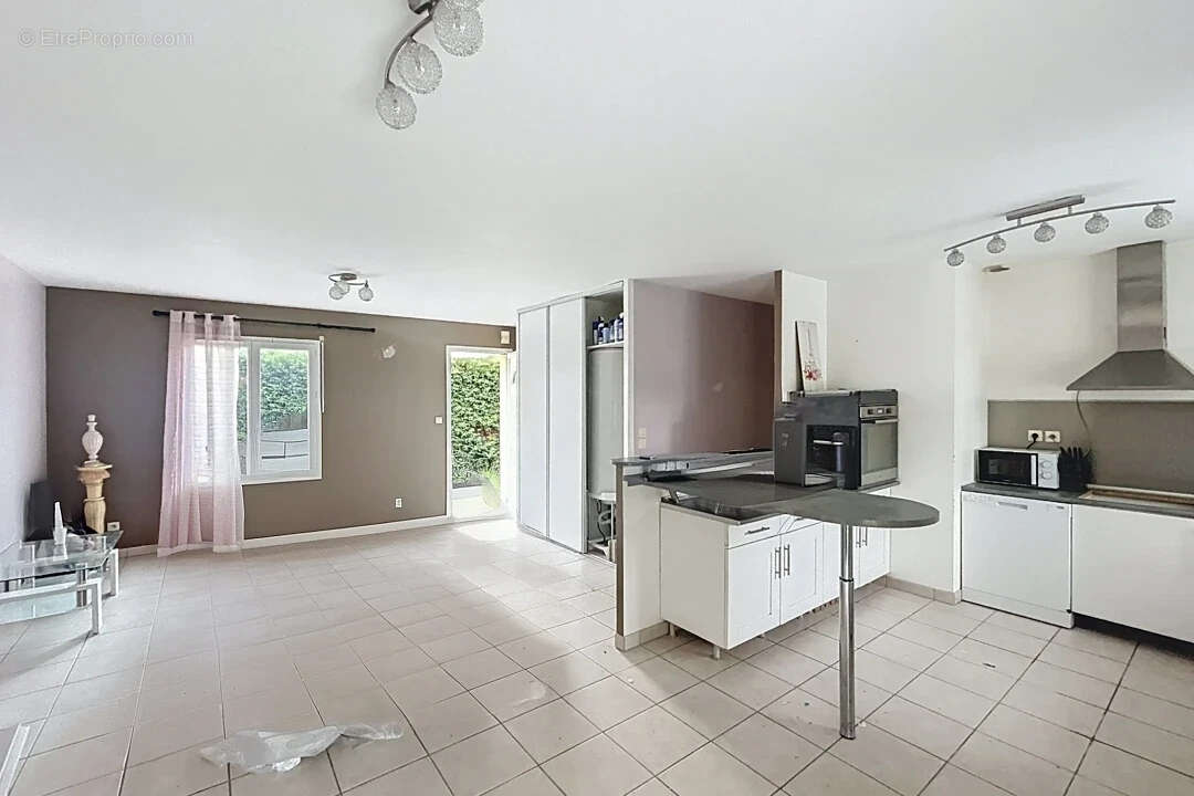 Maison à AMBARES-ET-LAGRAVE