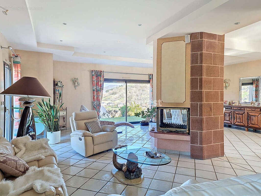 Maison à MARCILLAC-VALLON