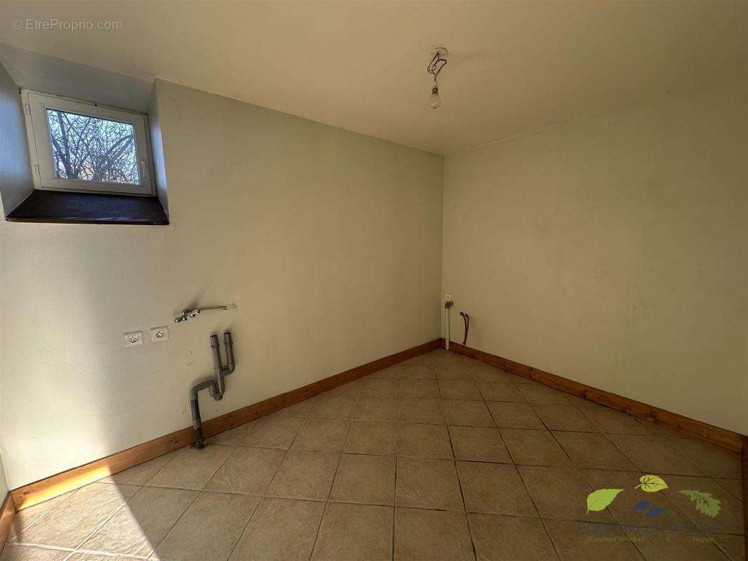 Maison à SAINT-LEONARD-DE-NOBLAT