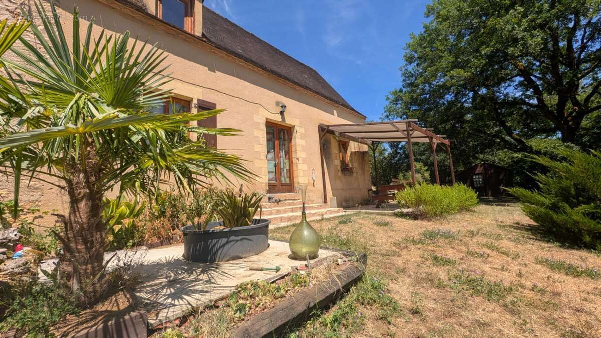 Maison en pierre proche du Bugue de 155 m2 - photo 1