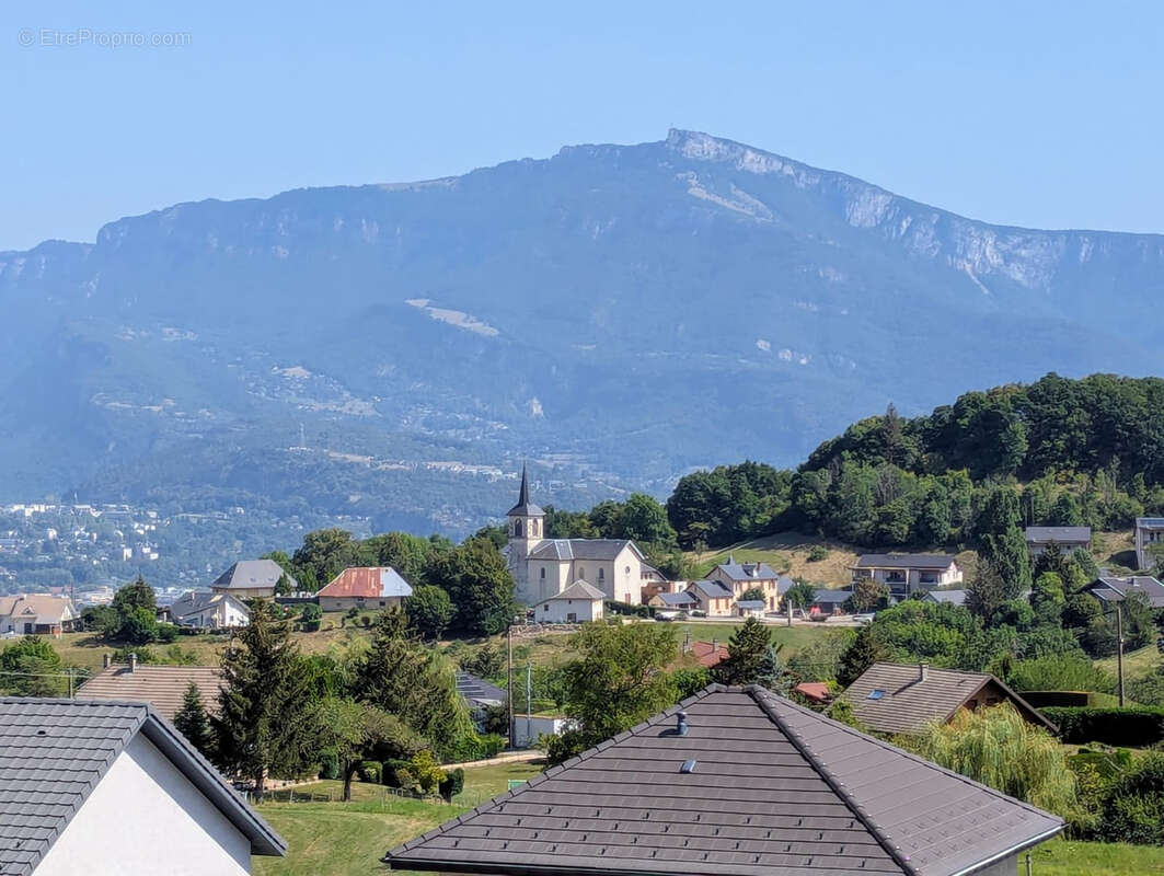 Terrain à SAINT-CASSIN