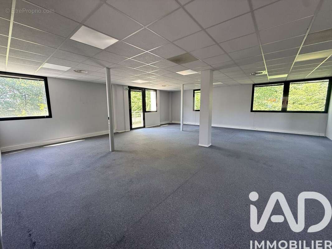 Commerce 193 m² à Chartres-De-Bretagne  - photo 3