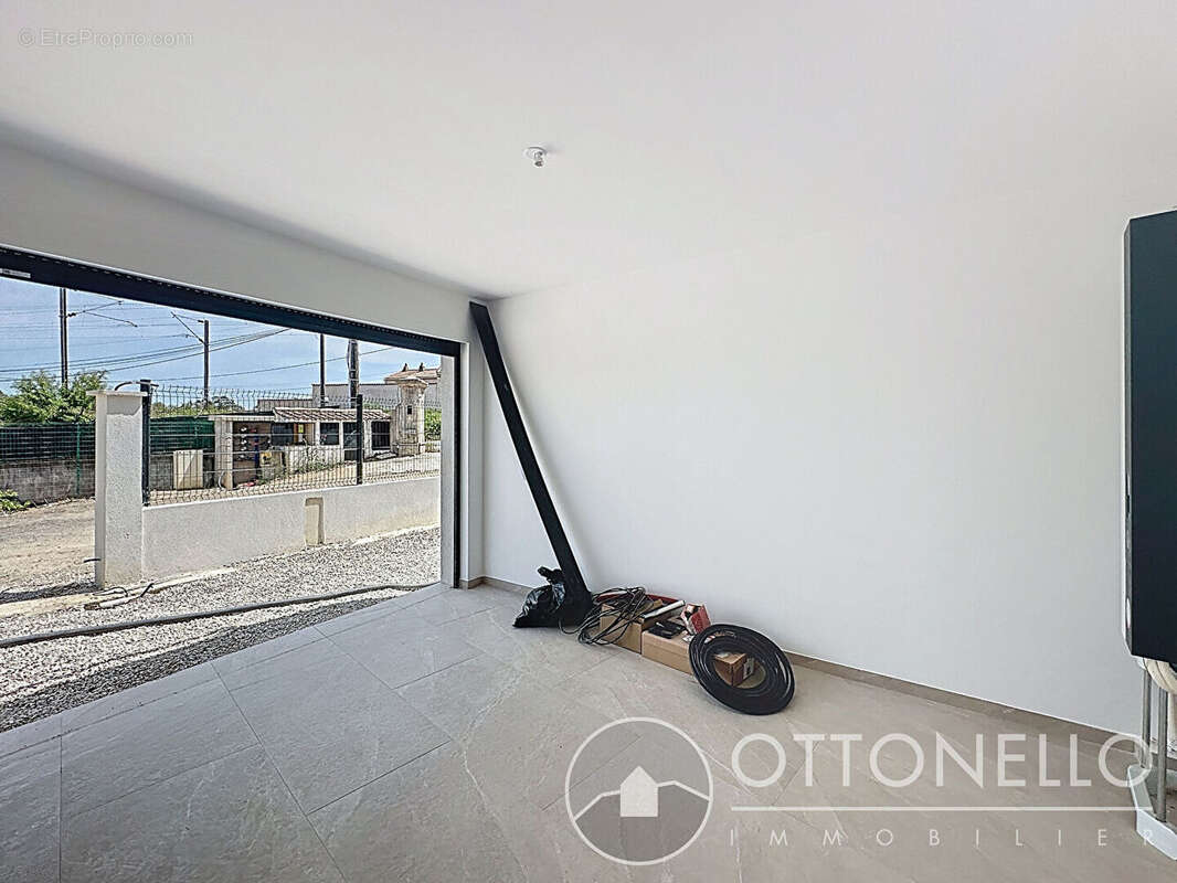 Maison à ROQUEBRUNE-SUR-ARGENS