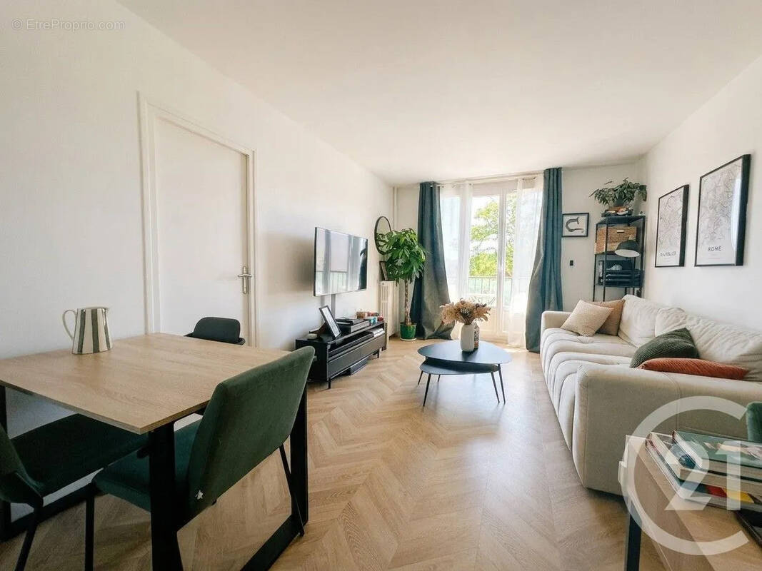 Appartement à SAINT-MAUR-DES-FOSSES