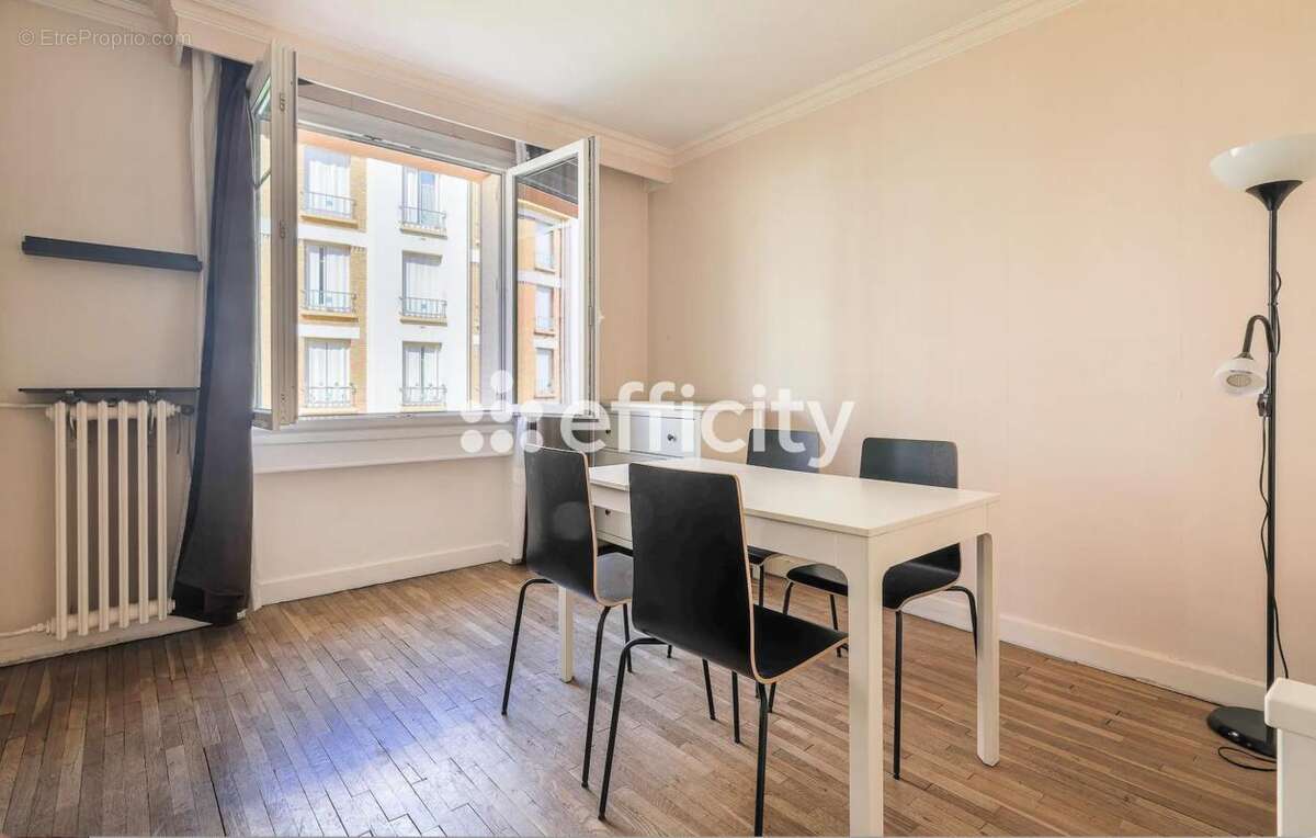 Appartement à COURBEVOIE