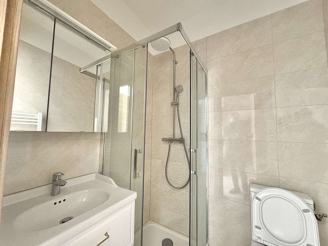 Appartement à SAINT-LAURENT-DU-VAR