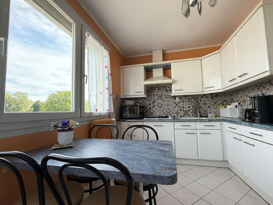Appartement 3 pieces de 80 m2 avec balcon donnant sur parc verdoyant - photo 6