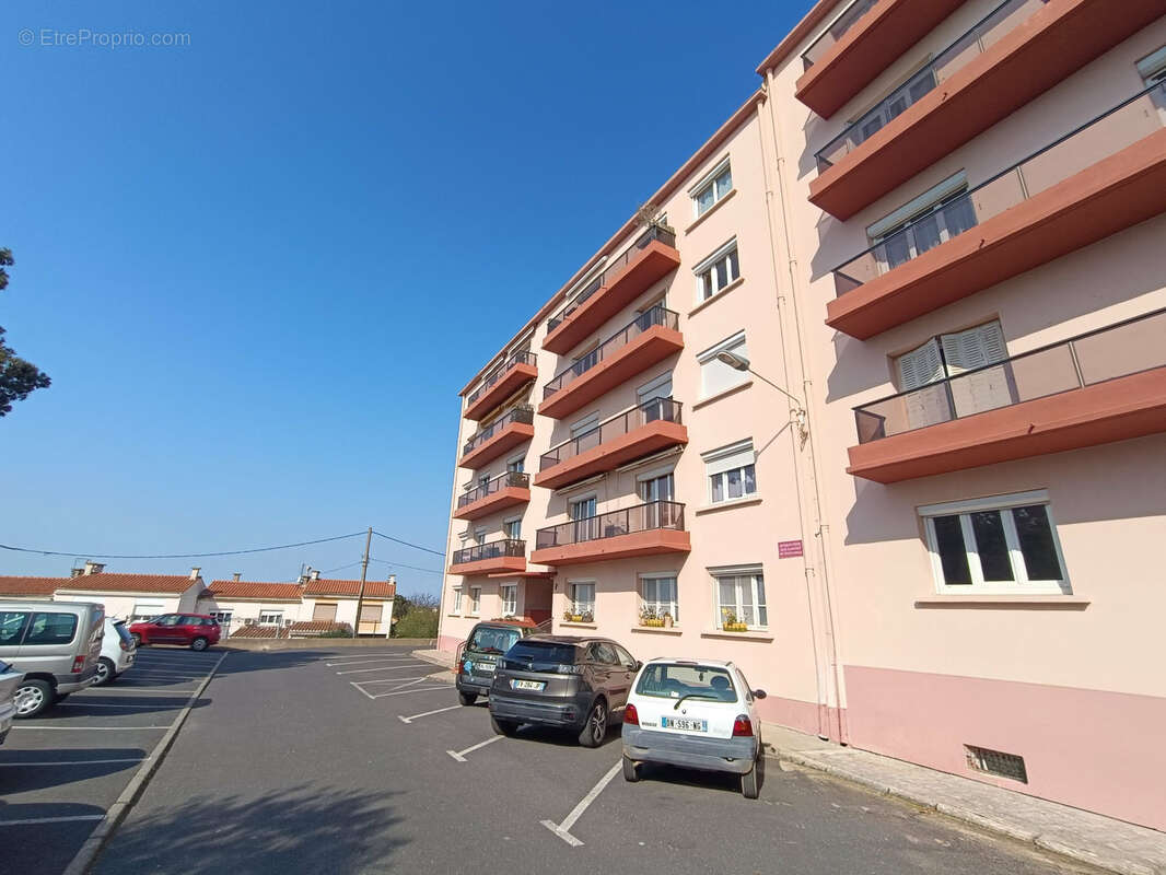 Vends appartement T3, 2 chambres possibilité 3 chambres, en rez de chaussée, place de parking, loggia la Renar - photo 8