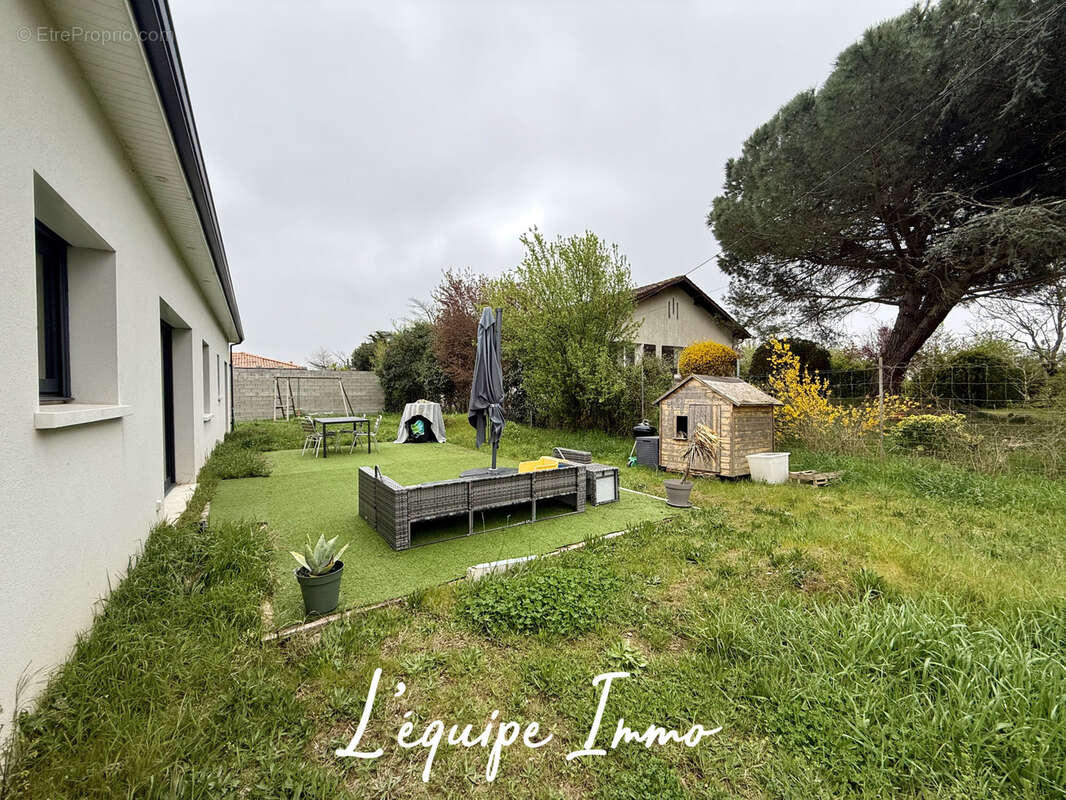 Maison à MONTAIGUT-SUR-SAVE