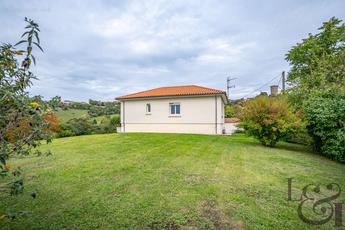 Maison à MONCLAR