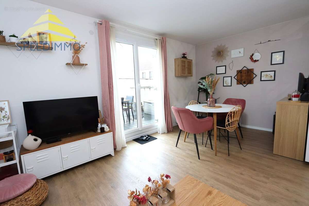 Appartement à MANDRES-LES-ROSES