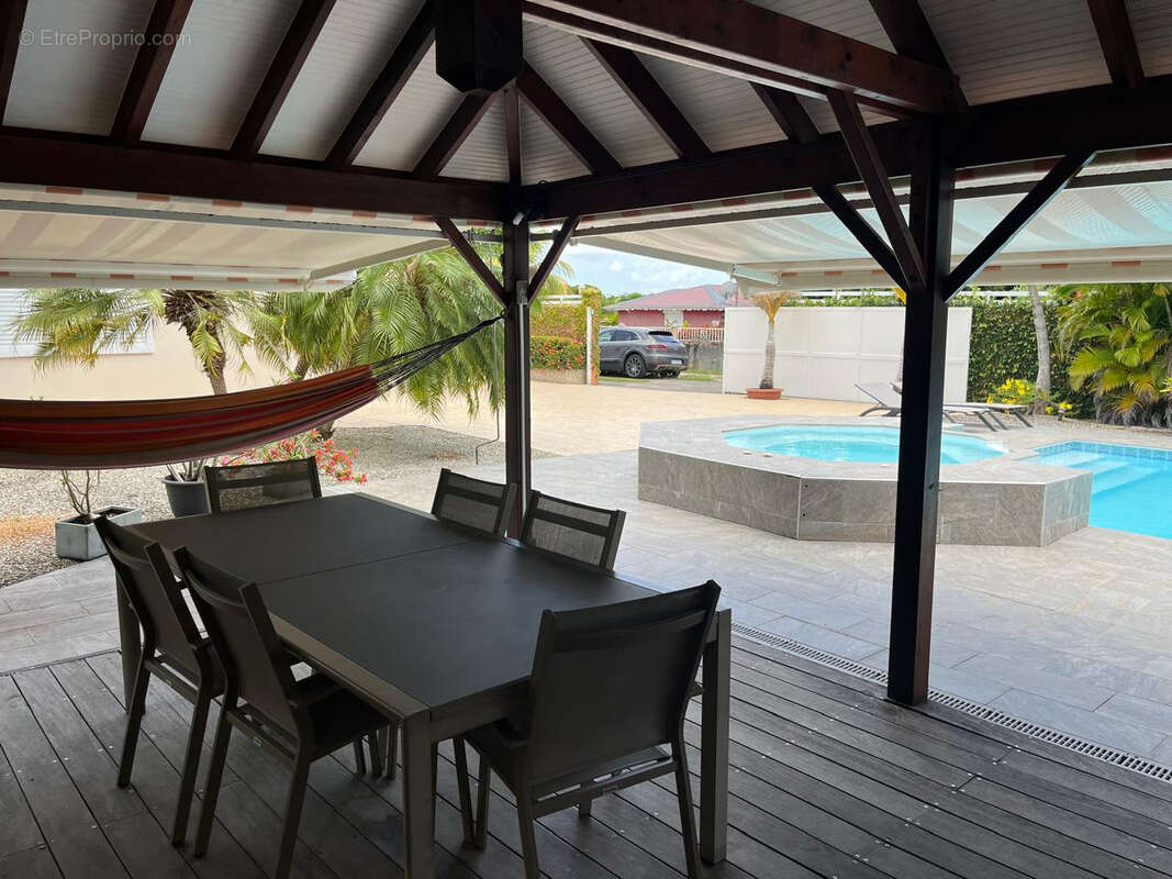 Maison à BAIE-MAHAULT