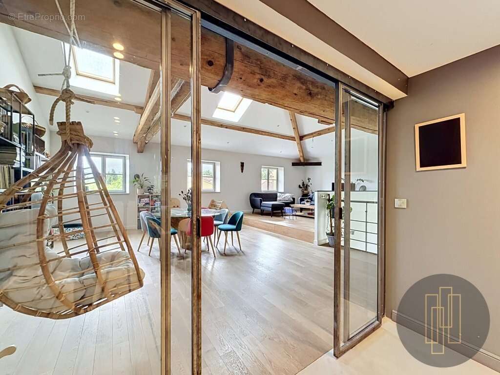 Exclusivité - Liergues Centre Bourg - Loft 5 chambres, 236 m² avec jardin et stationnements - photo 2