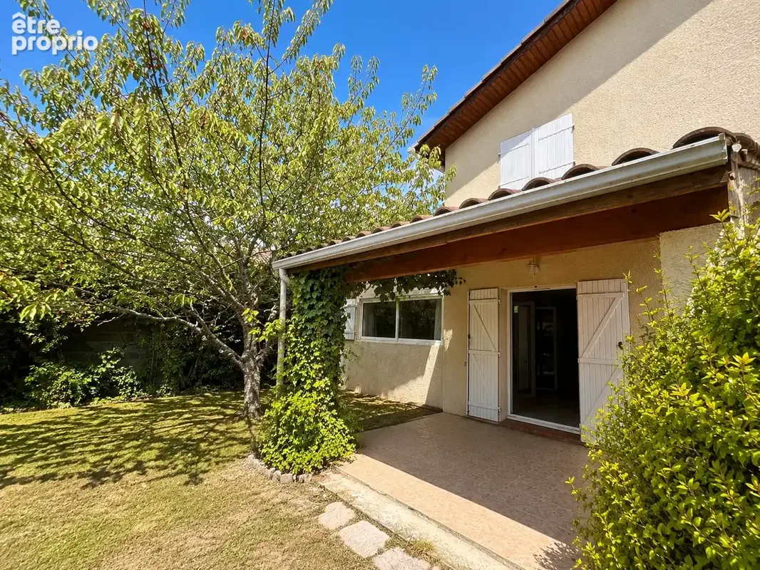 Maison familiale T5 avec jardin arboré et véranda isolée. - photo 1
